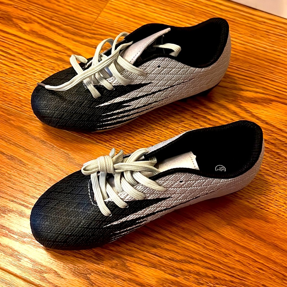 NEVER WORN. Soccer cleats